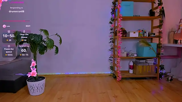 Teylor Fly online show from 10-20-25, 06:36