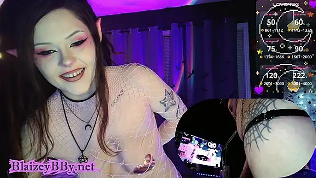 Snapshot of BlaizeyBBy chatting on 12-15-24, 09:24 BlaizeyBBy online show from 12-15-24, 09:24