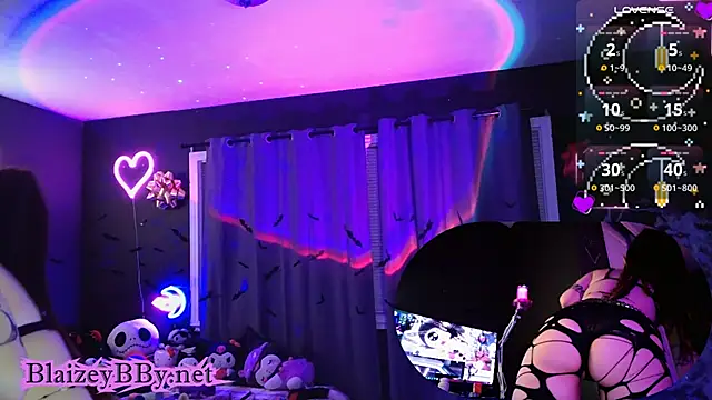 Snapshot of BlaizeyBBy chatting on 12-22-24, 09:33 BlaizeyBBy online show from 12-22-24, 09:33