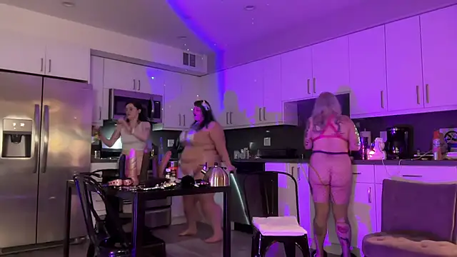 Snapshot of BlaizeyBBy chatting on 01-17-25, 07:51 BlaizeyBBy online show from 01-17-25, 07:51