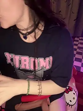 Snapshot of BlaizeyBBy chatting on 03-23-25, 05:32 BlaizeyBBy online show from 03-23-25, 05:32