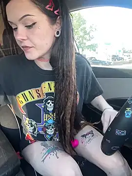 Snapshot of BlaizeyBBy chatting on 10-10-25, 11:37 BlaizeyBBy online show from 10-10-25, 11:37