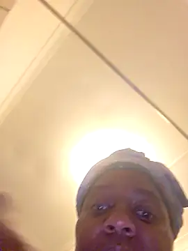 Snapshot of Galcraze chatting on 12-19-25, 08:38 Galcraze online show from 12-19-25, 08:38