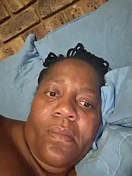 Snapshot of Galcraze chatting on 12-20-25, 11:45 Galcraze online show from 12-20-25, 11:45