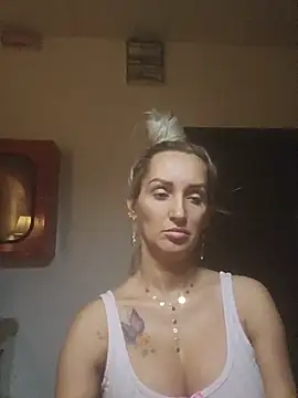 Snapshot of IsabelleEthan chatting on 07-11-26, 12:02 IsabelleEthan online show from 07-11-26, 12:02