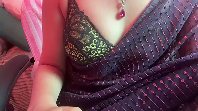 Snapshot of Queen_Angelena chatting on 02-12-26, 04:40 Queen Angelena online show from 02-12-26, 04:40