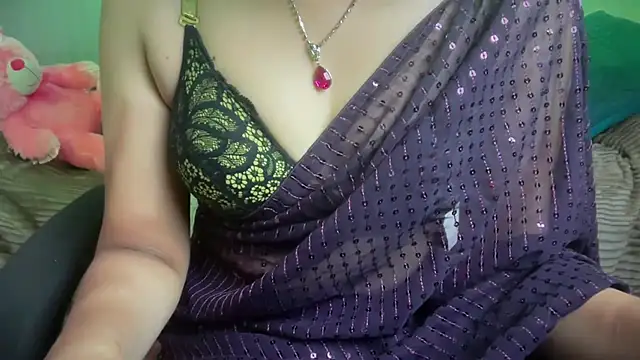 Snapshot of Queen_Angelena chatting on 05-03-26, 05:30 Queen Angelena online show from 05-03-26, 05:30