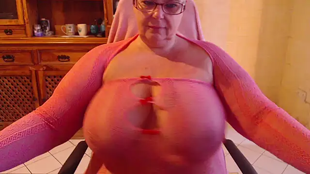 MISS LINDAH online show from 10-21-25, 05:41