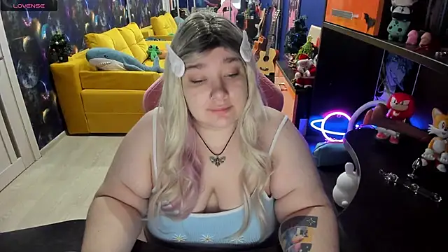Softie Sofy online show from 12-23-24, 02:02