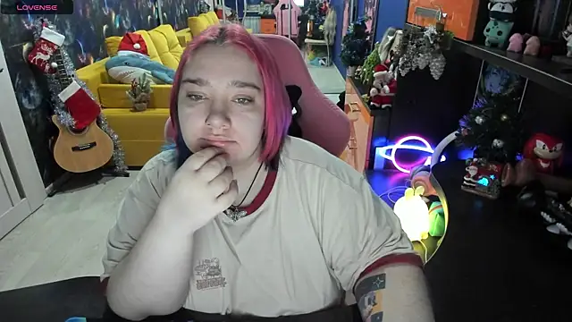 Softie Sofy online show from 12-25-24, 02:03