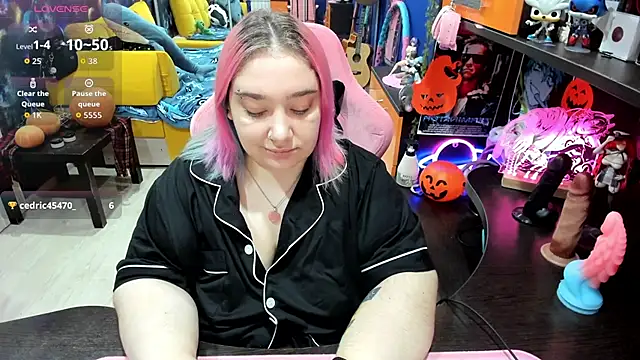 Softie Sofy online show from 10-30-25, 02:24