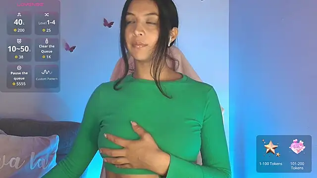 Snapshot of lilassoul8_ chatting on 10-14-25, 04:35 lilassoul8 online show from 10-14-25, 04:35