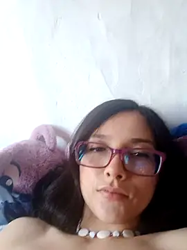 Snapshot of Perladulce chatting on 03-28-26, 01:43 Perladulce online show from 03-28-26, 01:43