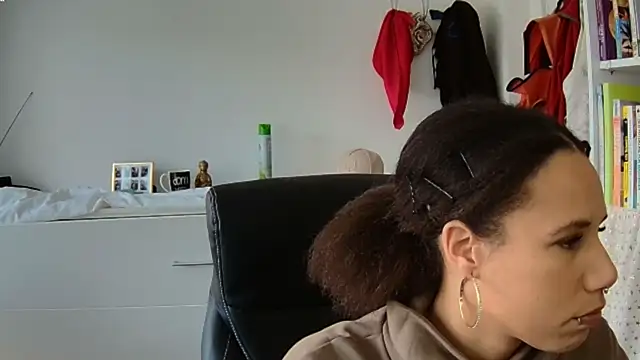 Snapshot of AaliyahHarris chatting on 03-20-25, 12:53 AaliyahHarris online show from 03-20-25, 12:53