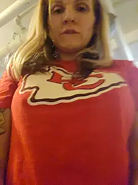 MaddisonX online show from 12-22-25, 12:24