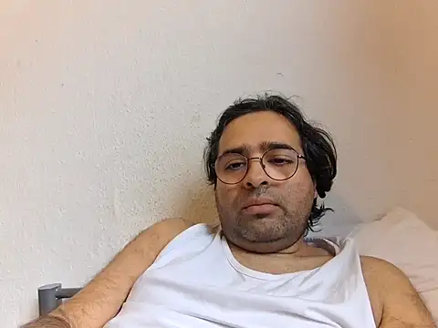 Snapshot of Azad64 chatting on 01-11-25, 12:18 Azad64 online show from 01-11-25, 12:18
