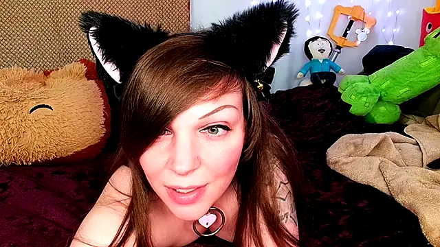 GamerGirlRoxyAndLee online show from 01-28-25, 01:08