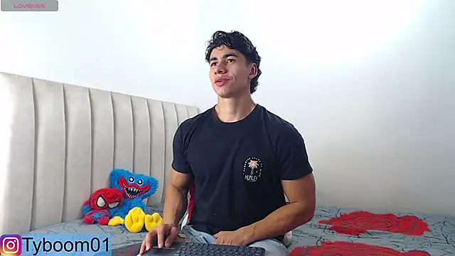 TYLER BOOM online show from 01-09-25, 08:33