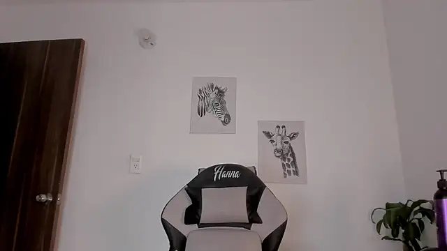 Hanna Risso online show from 11-24-25, 06:18