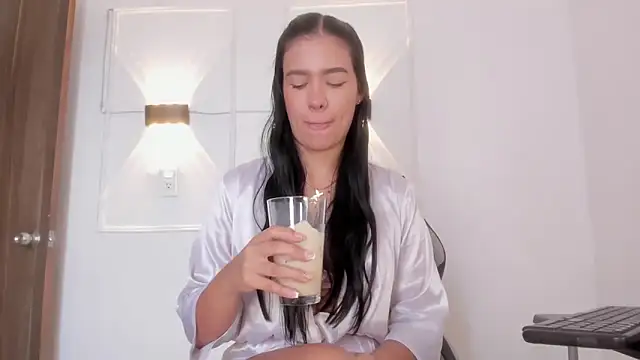 Hanna Risso online show from 03-21-26, 06:11