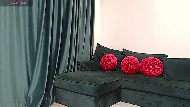 natasha-bigas online show from 05-18-26, 07:52