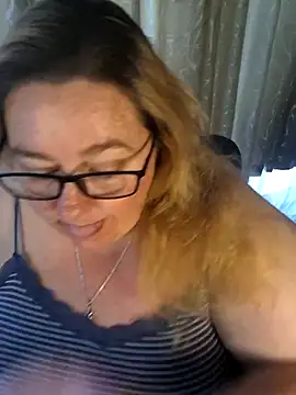 Snapshot of Iceprincess2bad4u chatting on 04-12-26, 05:23 Iceprincess2bad4u online show from 04-12-26, 05:23