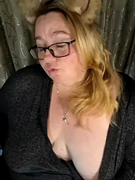 Snapshot of Iceprincess2bad4u chatting on 04-16-26, 06:09 Iceprincess2bad4u online show from 04-16-26, 06:09
