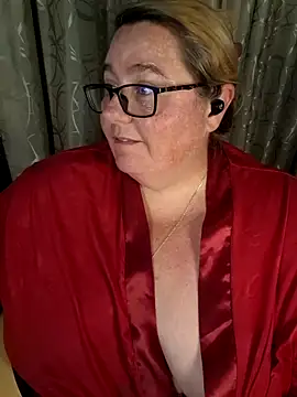 Snapshot of Iceprincess2bad4u chatting on 04-23-26, 06:21 Iceprincess2bad4u online show from 04-23-26, 06:21