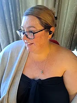 Snapshot of Iceprincess2bad4u chatting on 04-26-26, 06:00 Iceprincess2bad4u online show from 04-26-26, 06:00