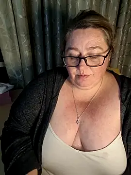 Snapshot of Iceprincess2bad4u chatting on 05-06-26, 06:13 Iceprincess2bad4u online show from 05-06-26, 06:13