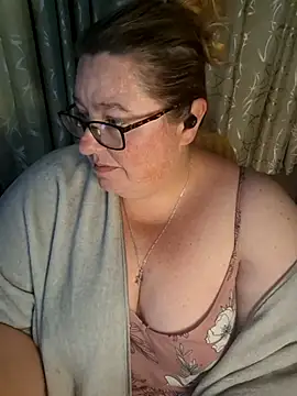 Snapshot of Iceprincess2bad4u chatting on 05-09-26, 06:13 Iceprincess2bad4u online show from 05-09-26, 06:13