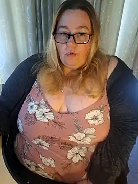 Snapshot of Iceprincess2bad4u chatting on 05-10-26, 06:18 Iceprincess2bad4u online show from 05-10-26, 06:18