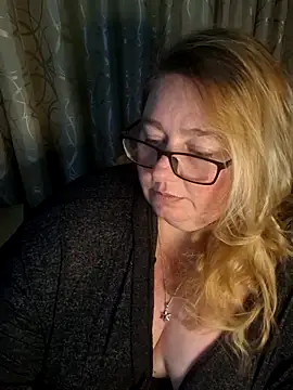 Snapshot of Iceprincess2bad4u chatting on 05-11-26, 06:16 Iceprincess2bad4u online show from 05-11-26, 06:16