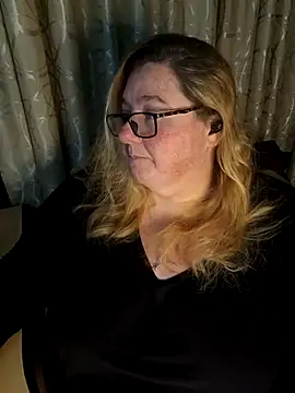 Snapshot of Iceprincess2bad4u chatting on 05-12-26, 06:16 Iceprincess2bad4u online show from 05-12-26, 06:16