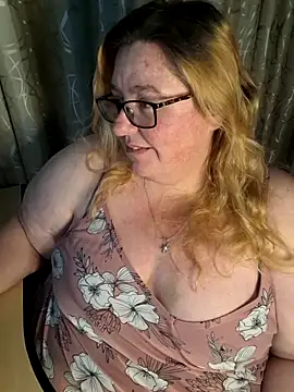 Snapshot of Iceprincess2bad4u chatting on 05-18-26, 06:25 Iceprincess2bad4u online show from 05-18-26, 06:25