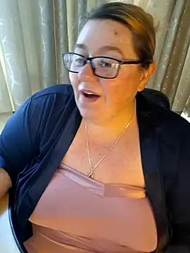Snapshot of Iceprincess2bad4u chatting on 05-23-26, 06:29 Iceprincess2bad4u online show from 05-23-26, 06:29