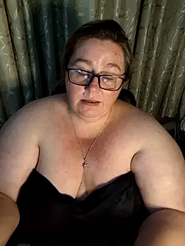 Snapshot of Iceprincess2bad4u chatting on 05-24-26, 06:46 Iceprincess2bad4u online show from 05-24-26, 06:46