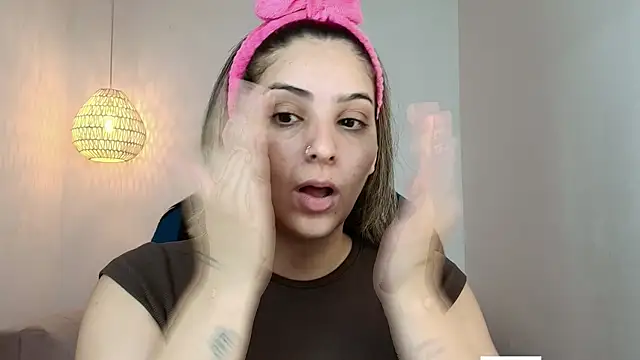 YummyAnna  online show from 06-18-26, 04:33