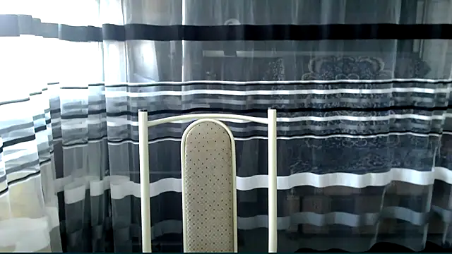 Snapshot of cold_lollipop chatting on 10-17-25, 06:05 cold lollipop online show from 10-17-25, 06:05