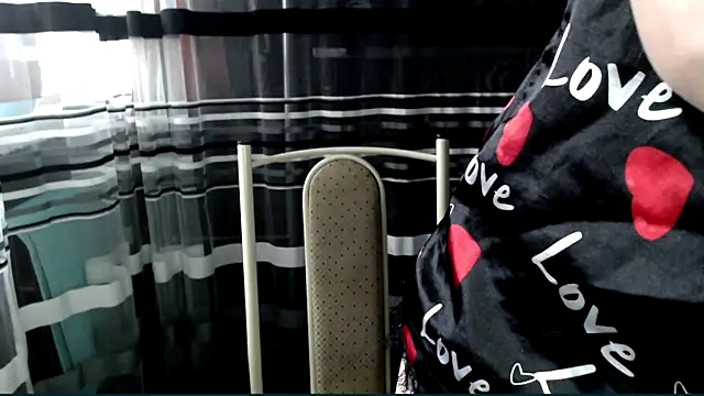 Snapshot of cold_lollipop chatting on 10-22-25, 07:08 cold lollipop online show from 10-22-25, 07:08