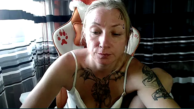 Snapshot of cold_lollipop chatting on 07-31-26, 07:19 cold lollipop online show from 07-31-26, 07:19