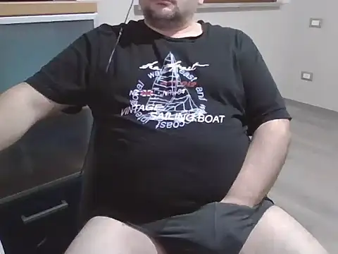 Snapshot of iron_boy80 chatting on 02-05-25, 10:22 iron boy80 online show from 02-05-25, 10:22