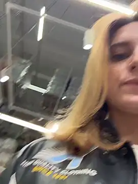 Snapshot of -AngelAri- chatting on 10-04-25, 09:02 -AngelAri- online show from 10-04-25, 09:02