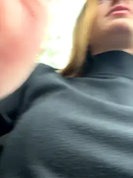 Snapshot of -AngelAri- chatting on 10-05-25, 09:07 -AngelAri- online show from 10-05-25, 09:07