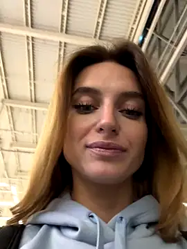 Snapshot of -AngelAri- chatting on 10-15-25, 09:04 -AngelAri- online show from 10-15-25, 09:04