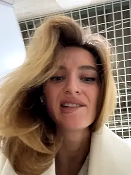 Snapshot of -AngelAri- chatting on 10-16-25, 06:09 -AngelAri- online show from 10-16-25, 06:09