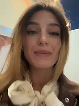 Snapshot of -AngelAri- chatting on 10-24-25, 09:06 -AngelAri- online show from 10-24-25, 09:06