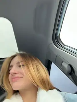 Snapshot of -AngelAri- chatting on 10-26-25, 09:15 -AngelAri- online show from 10-26-25, 09:15