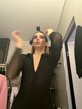 Snapshot of -AngelAri- chatting on 10-26-25, 09:21 -AngelAri- online show from 10-26-25, 09:21