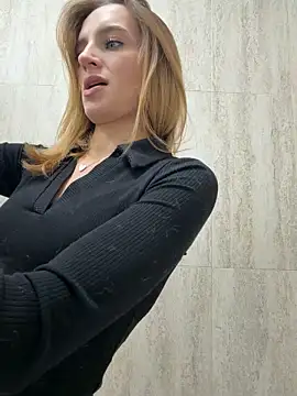 Snapshot of -AngelAri- chatting on 10-29-25, 06:09 -AngelAri- online show from 10-29-25, 06:09